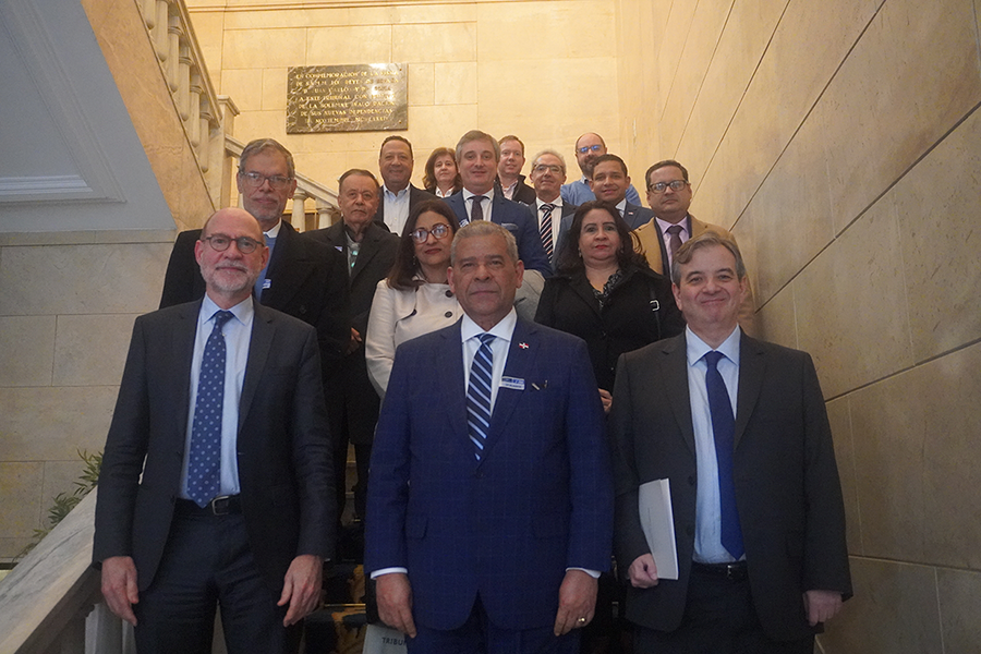 recibe la visita del Gobierno de la República Dominicana y del Banco Interamericano de Desarrollo