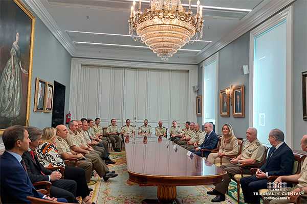 Visita del director de Asuntos Económicos del Ejército de Tierra, general Justino Tamargo Sierra y de una delegación de la DIAE